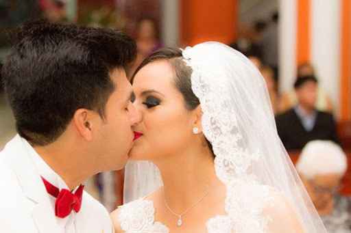 El primer beso de esposos - 22