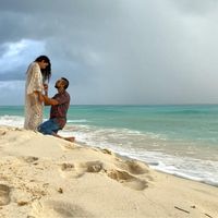 Me sorprendió con el anillo en la playa - 2