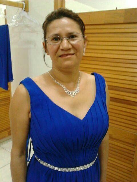 Mi preciosa mamá ya tiene vestido  y me dio un regalito - 2