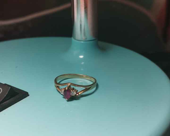Anillo de compromiso de la familia ... No es mi estilo. - 1