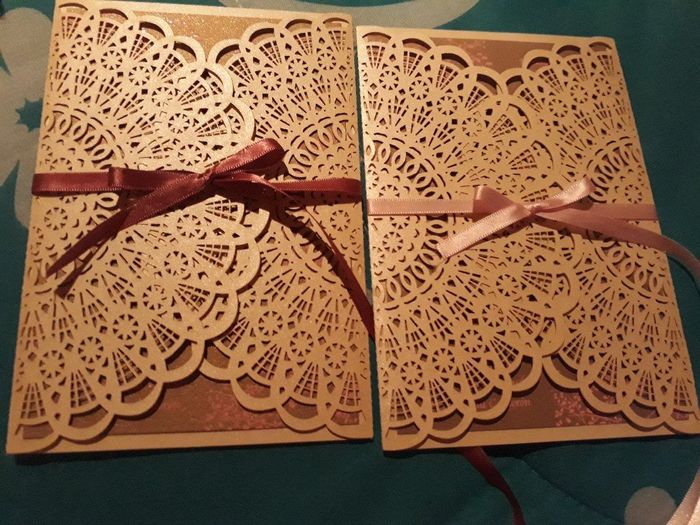 Mis invitaciones (ambos listones son rosas solo que diferentes tonalidades)