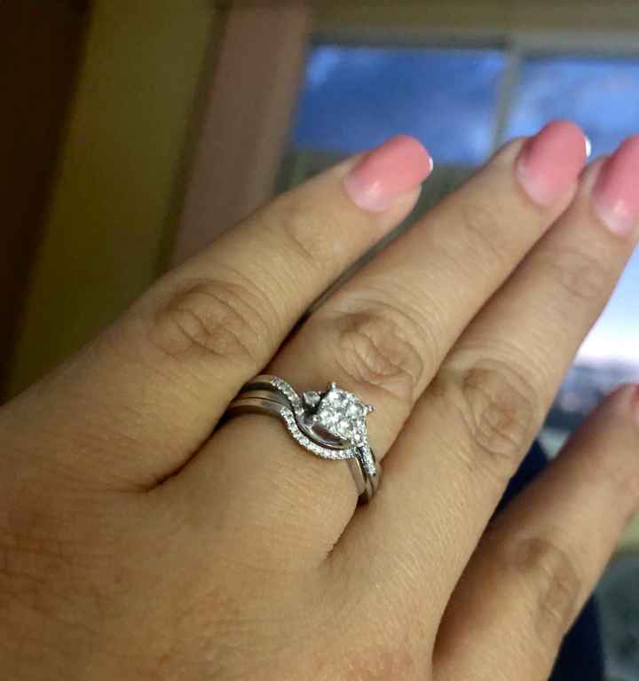 a presumir su anillo 💍 - 1