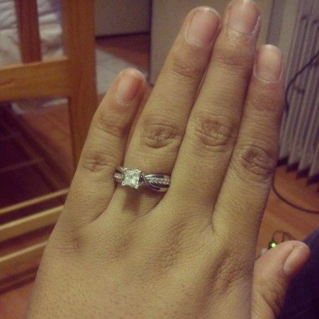 este es ni anillo de compromiso