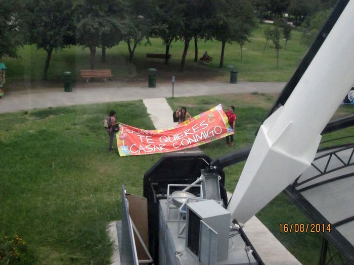 asi me entrego mi anillo de compromiso