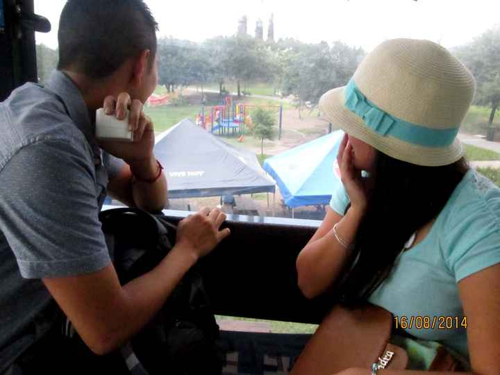 asi me entrego mi anillo de compromiso