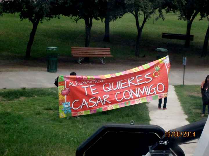 asi me entrego mi anillo de compromiso