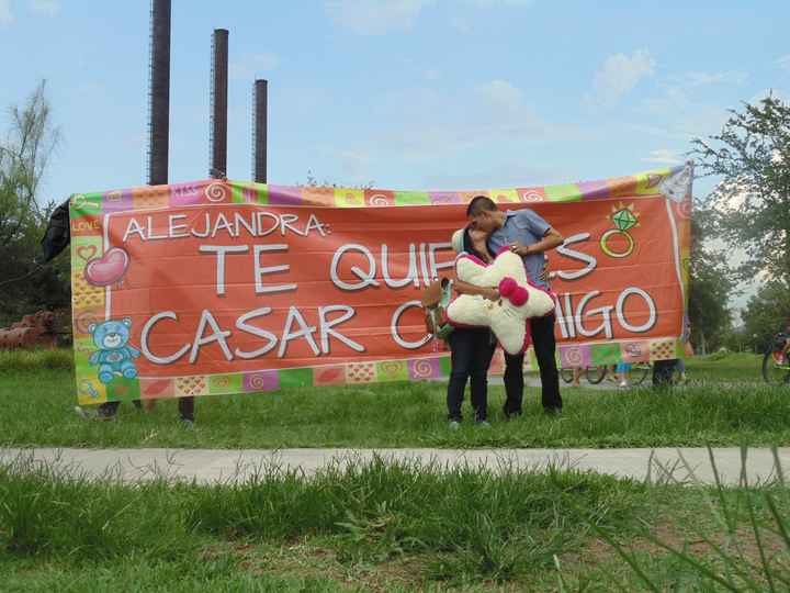 asi me entrego mi anillo de compromiso