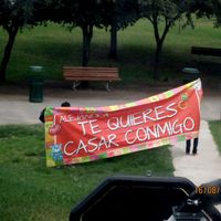 asi me entrego mi anillo de compromiso