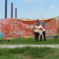 asi me entrego mi anillo de compromiso