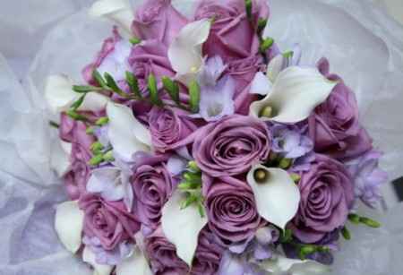 Ramo Rosas Lilas y Alcatraces