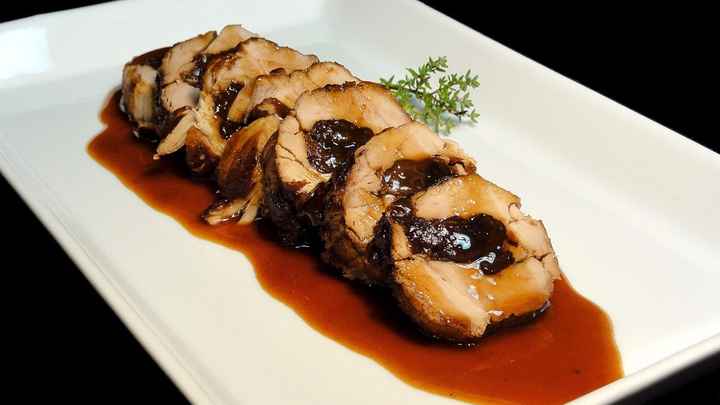 Lomo bañado de ciruela pasa