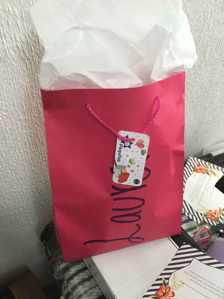 Mañana entrego regalitos a mis damas - 2