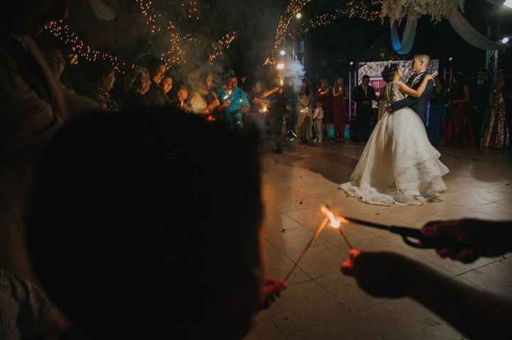 Bengalas para iluminar su baile - 1