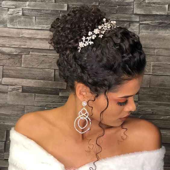 Peinado para novias con cabello rizado  Foro Belleza  bodascommx