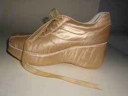 Tenis dorados