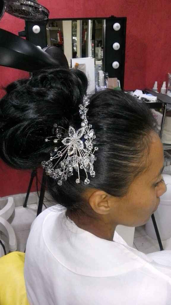 Llegó  el gran día no puedo creerlo estas fotos son de la prueba de peinado y maquillaje pero las uñ