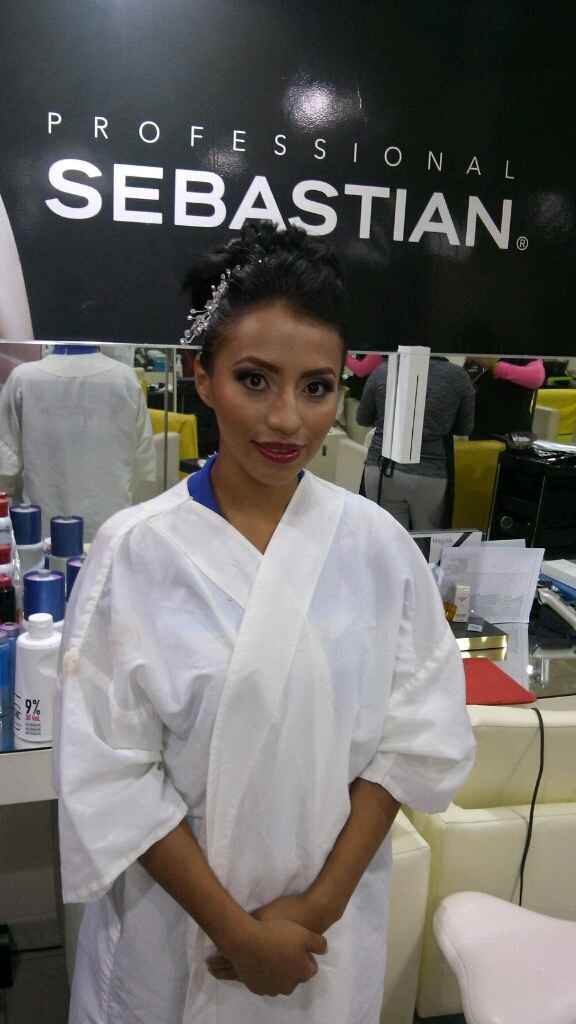 Llegó  el gran día no puedo creerlo estas fotos son de la prueba de peinado y maquillaje pero las uñ