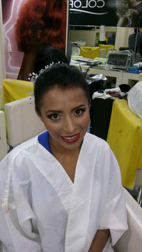 Llegó  el gran día no puedo creerlo estas fotos son de la prueba de peinado y maquillaje pero las uñ