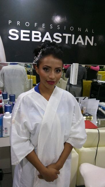 Llegó  el gran día no puedo creerlo estas fotos son de la prueba de peinado y maquillaje pero las uñ