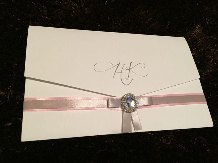 Cuanto pagaron por cada invitación? - 1