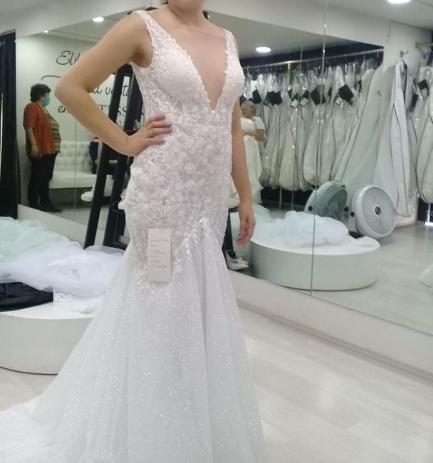 Arantxa reta a los novios de la comu a elegir el vestido 5