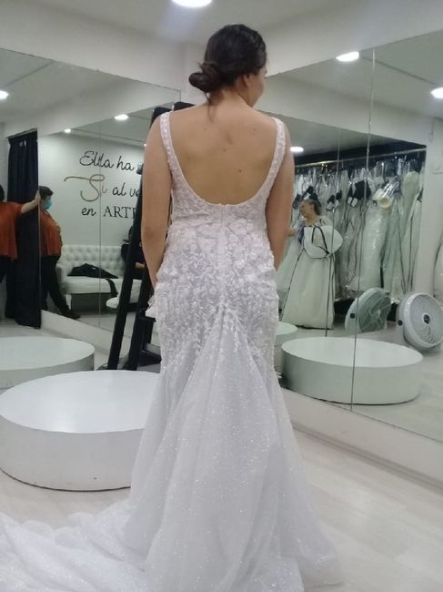 Arantxa reta a los novios de la comu a elegir el vestido 6