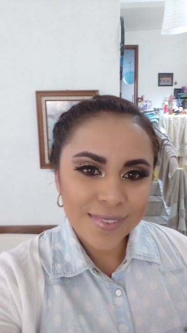 Maquillaje y peinado listos
