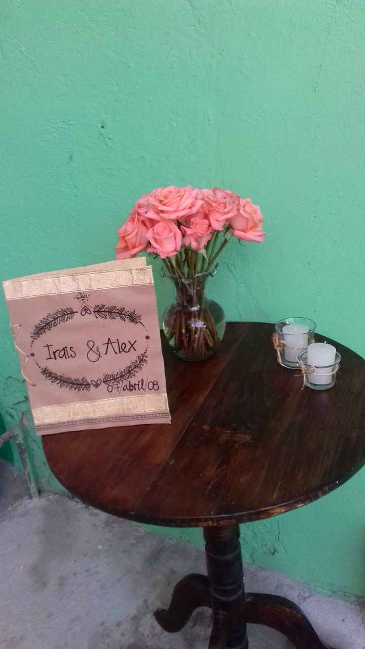 Mesita de firma con mi libro DIY