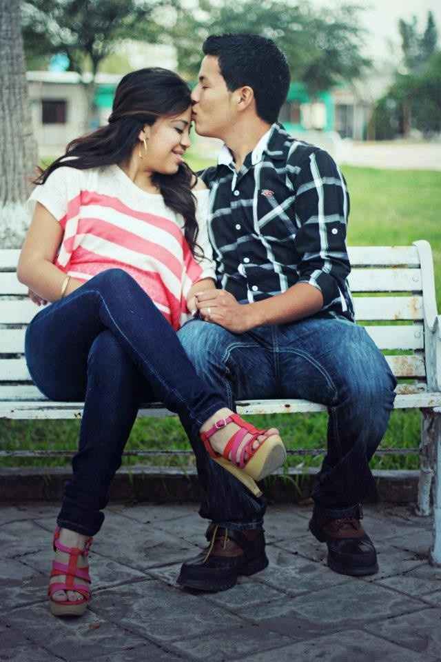 Aqui en esta banca me pidio que fuera su novia
