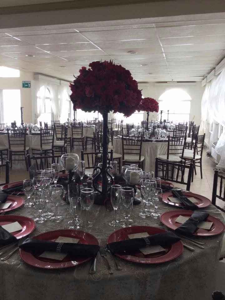 Florista en el salón de la boda