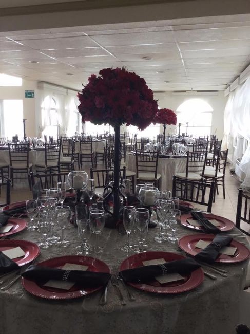 Florista en el salón de la boda