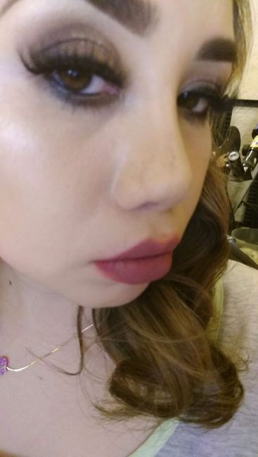aqui de lado, con el labial que prob. use