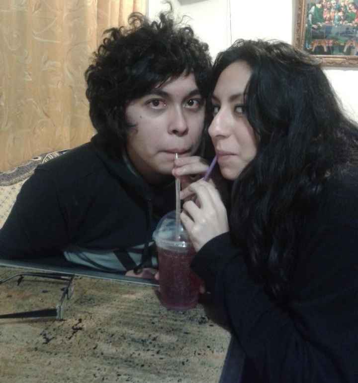 Presuman a su prometido!! - 1