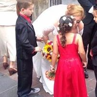 La niña de las flores