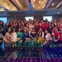 Con las invitadas