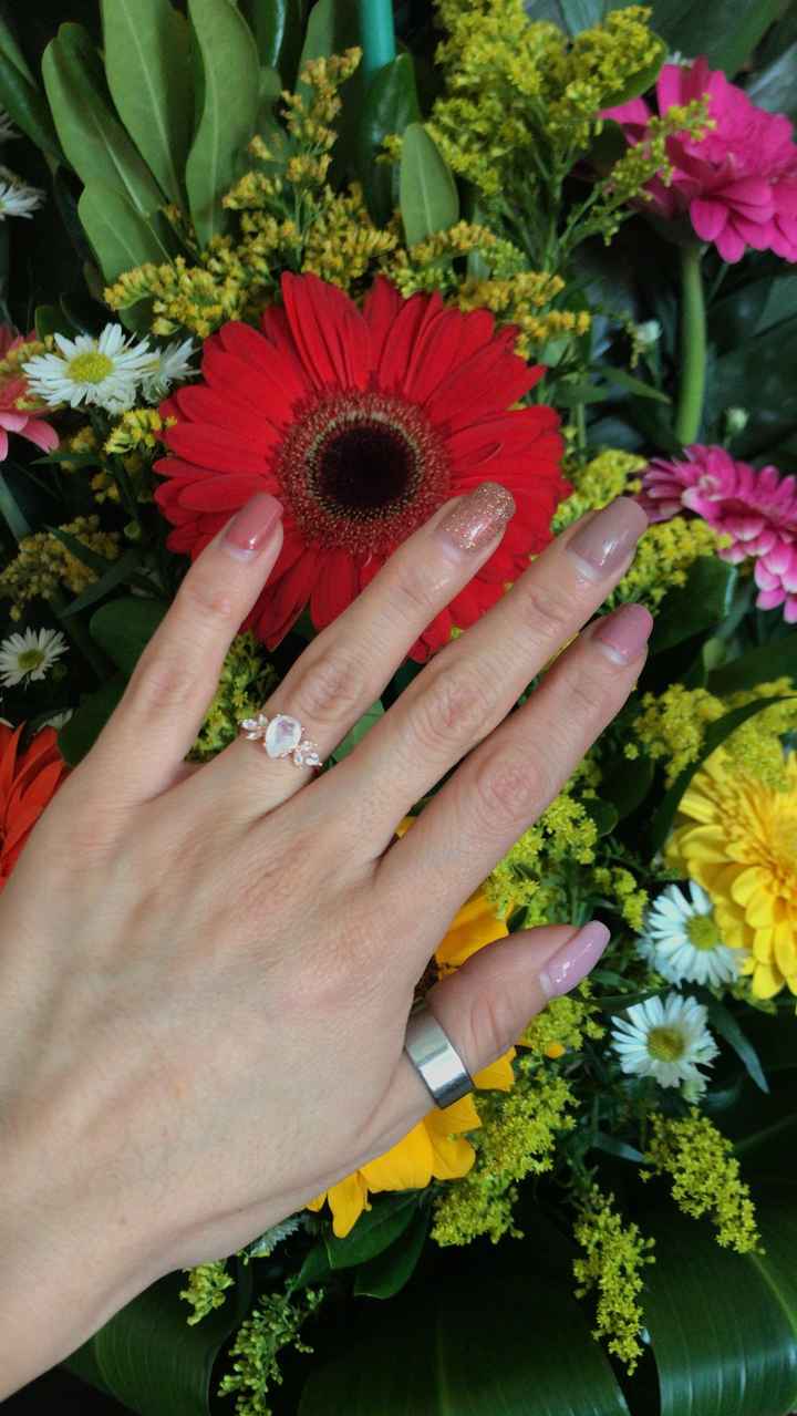 Foto enseñando el anillo, ¿FAN😍 O HATER 👎? - 1
