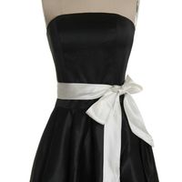 mis damas ,como ven mi boda sera en blanco y negro 