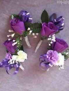 las que tienen blanco para los groomsmen y las otras para los padrinos solo me faltaria la del novio