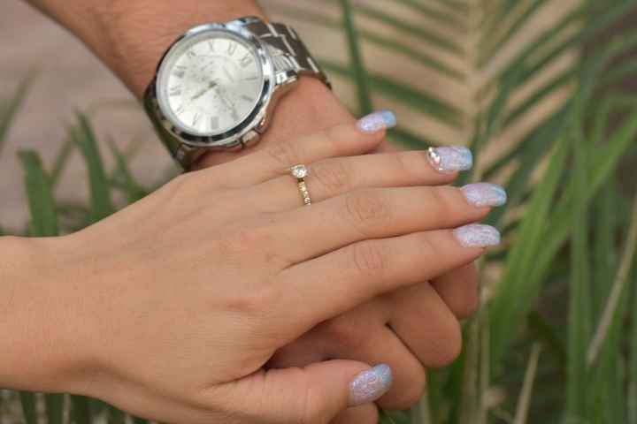 reloj  y  anillo de compromiso 