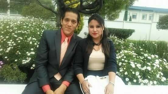 Fotos con su prometido.. - 8