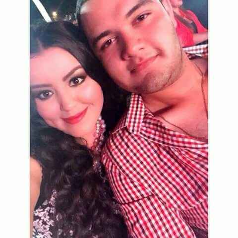 Fotos con su prometido.. - 1