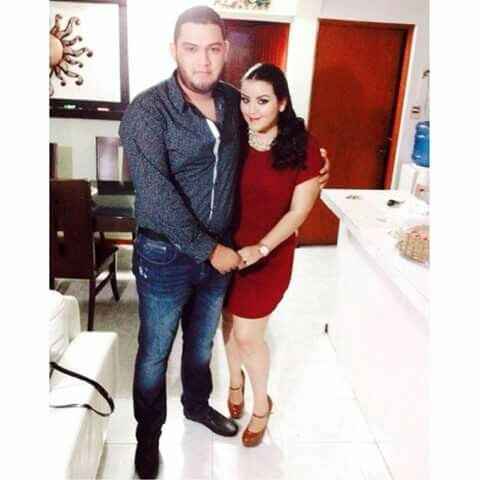 Fotos con su prometido.. - 2