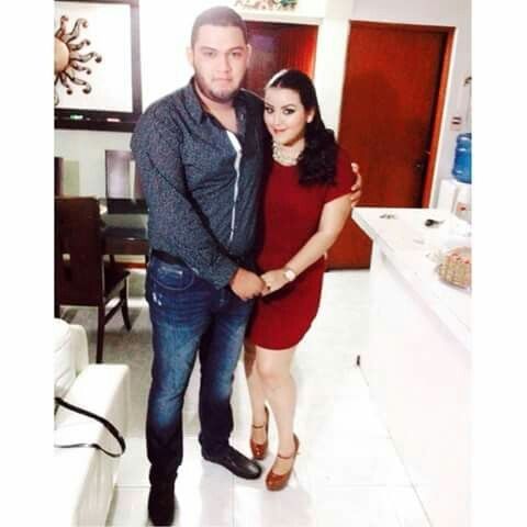 Fotos con su prometido.. - 2