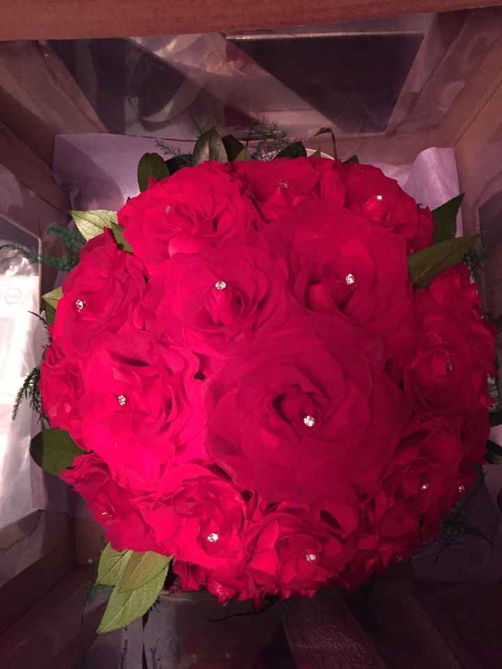 Vestido y ramo apartados a 95days - 1