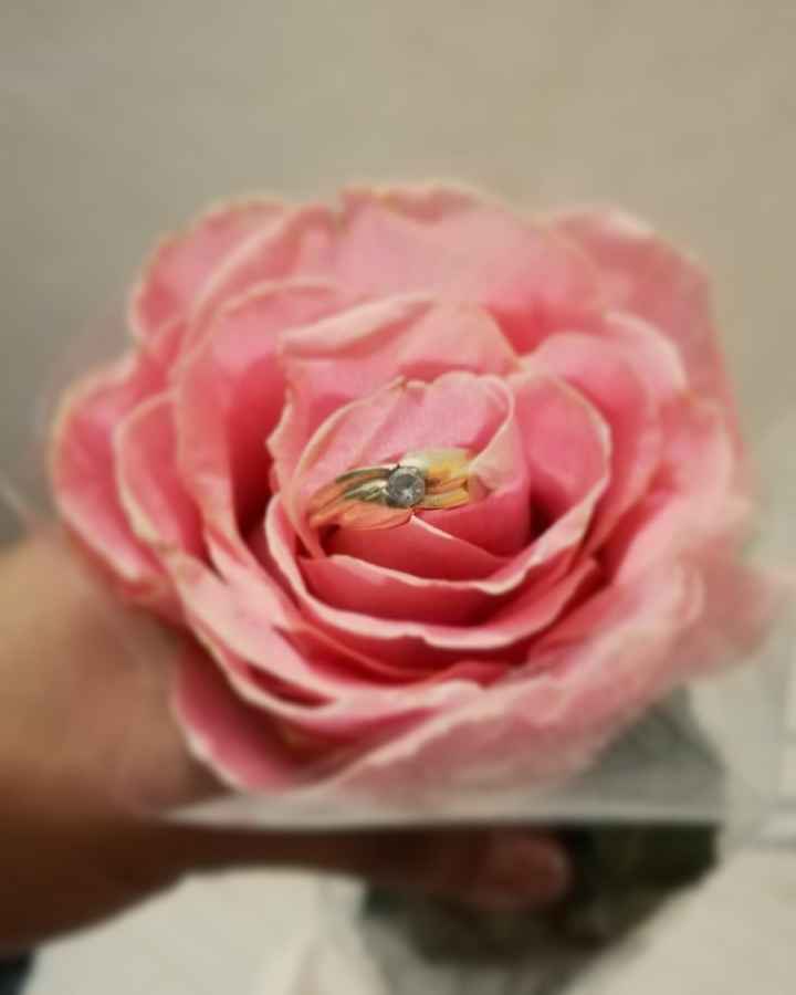 a presumir su anillo 💍 - 1