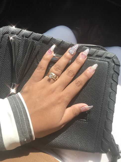  ¡Presuman sus anillos con su manicure favorito! - 2