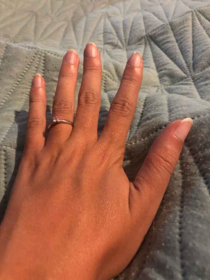Mostrando mi anillo con m de miércoles! - 1