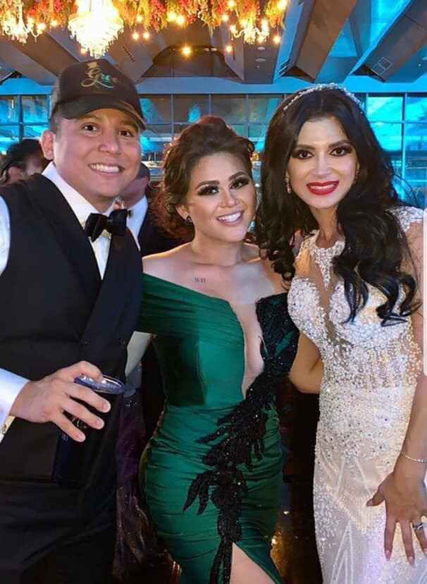 Cuando la invitada va mejor peinada y maquillada que la novia 🤭 - 1