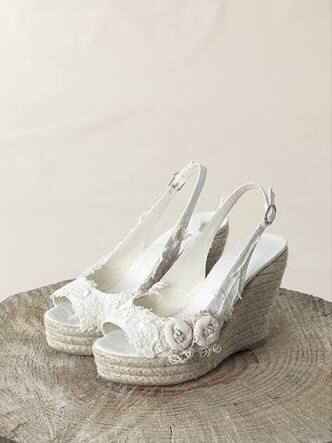 Zapatos de novia en la playa! Las que se casan en playa  ¿que usaron o van a usar? Repórtense 🙌🏻🙌🏻 -