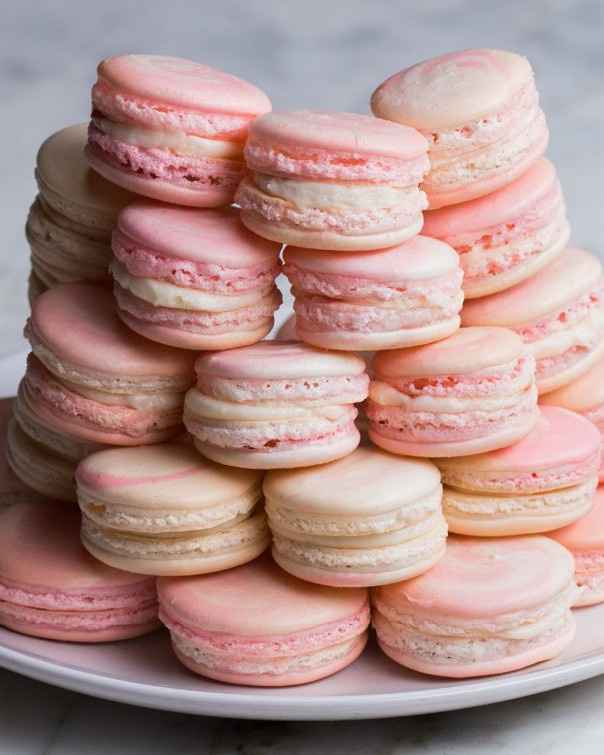 Macaron Rosa y Blanco